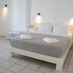 Manos 2* Naousa
