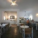 Manos Hotel 2*