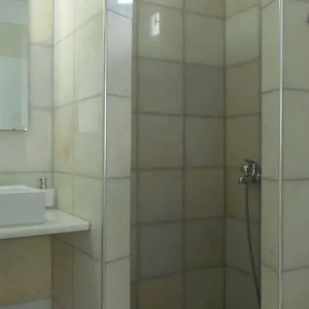 Отель Manos Науса