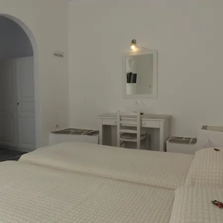 Ξενοδοχείο Manos 2*