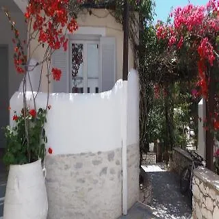 Manos מלון נאוסה